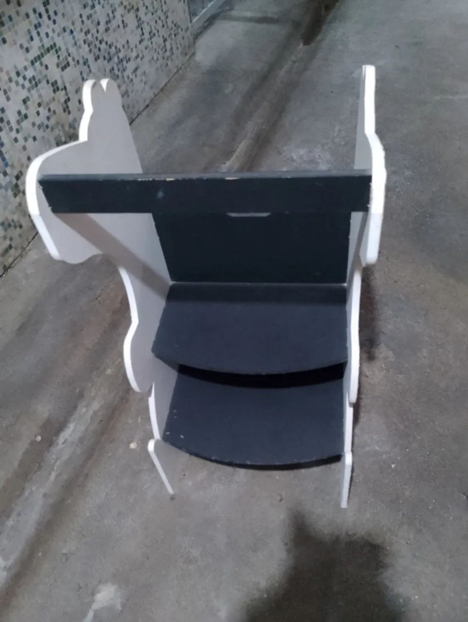 Estante infantil em forma de panda, ideal para organizar livros e brinquedos.  Feita em ma - Foto 3