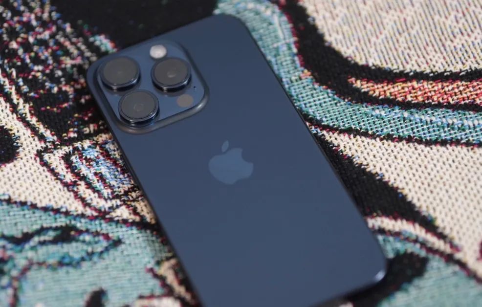 iPhone 15 pro Max 256 Blue Titanium - ESTADO DE NOVO!! - Celulares