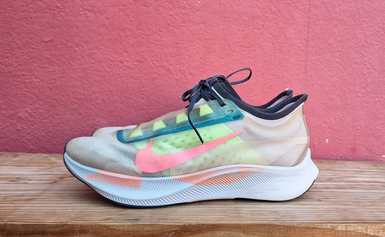 Tênis Nike Zoom Fly 4