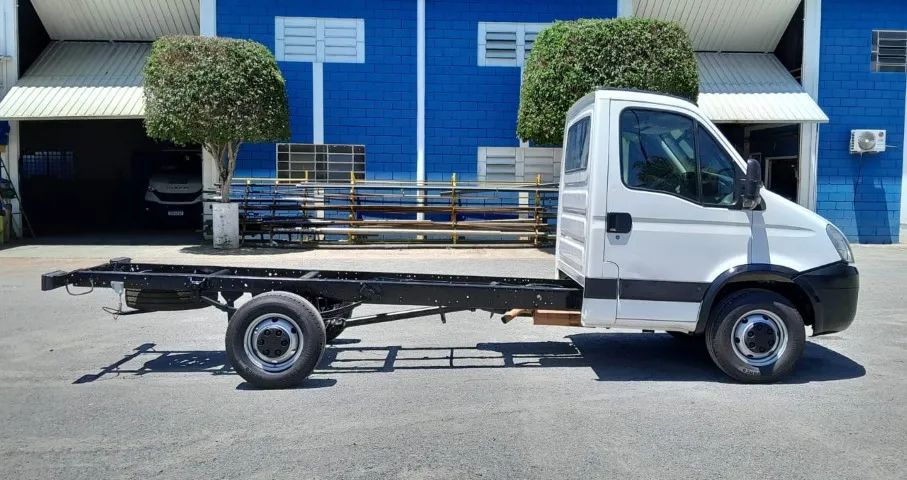 Iveco Daily Chassi 35s14 2P (e5) 2019 - Foto 3