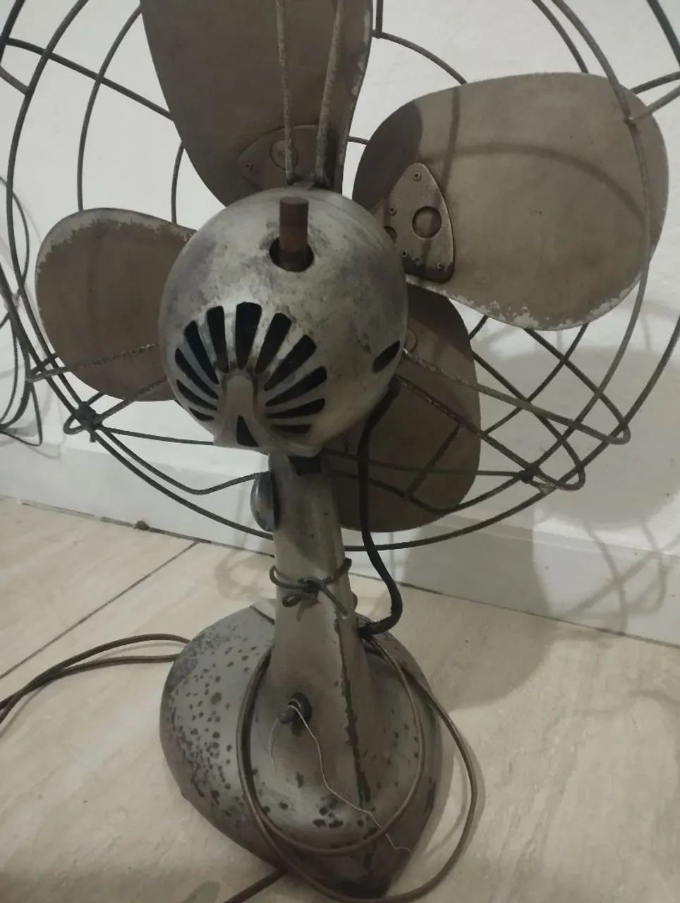 Ventilador Eletromar anos 50, todo em metal. - Foto 3