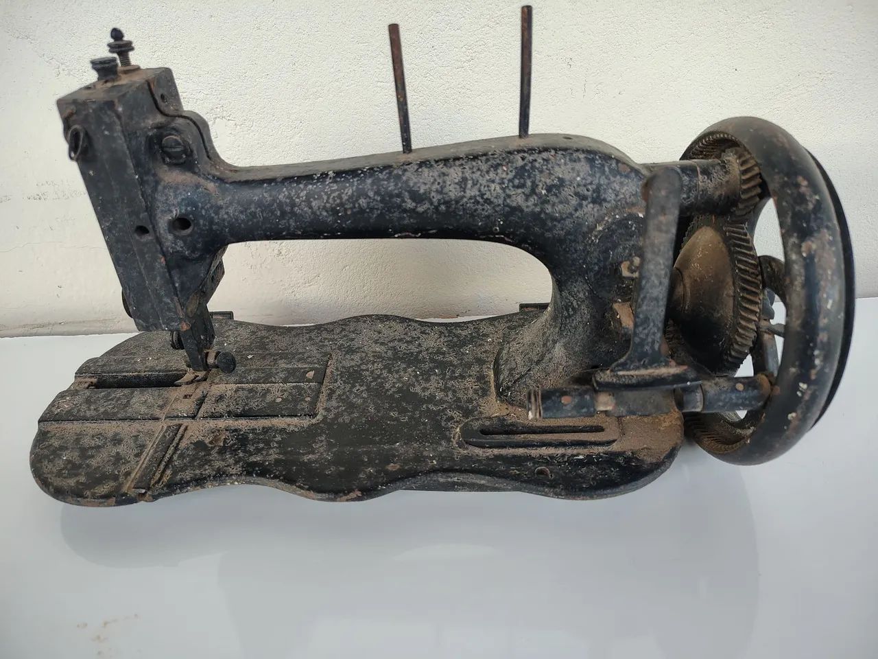 Máquina de Costura Antiga - Foto 4