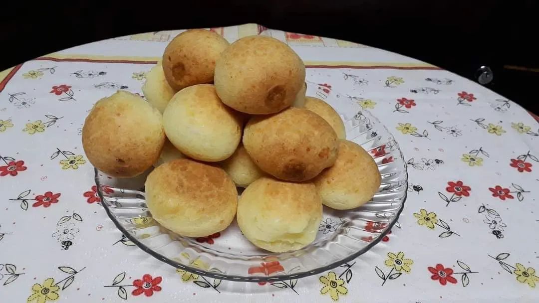 Pão de queijo caseiro.  