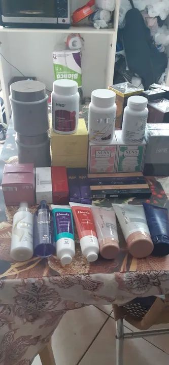 HINODE.  Produtos de beleza e cuidados pessoais - Diversos itens