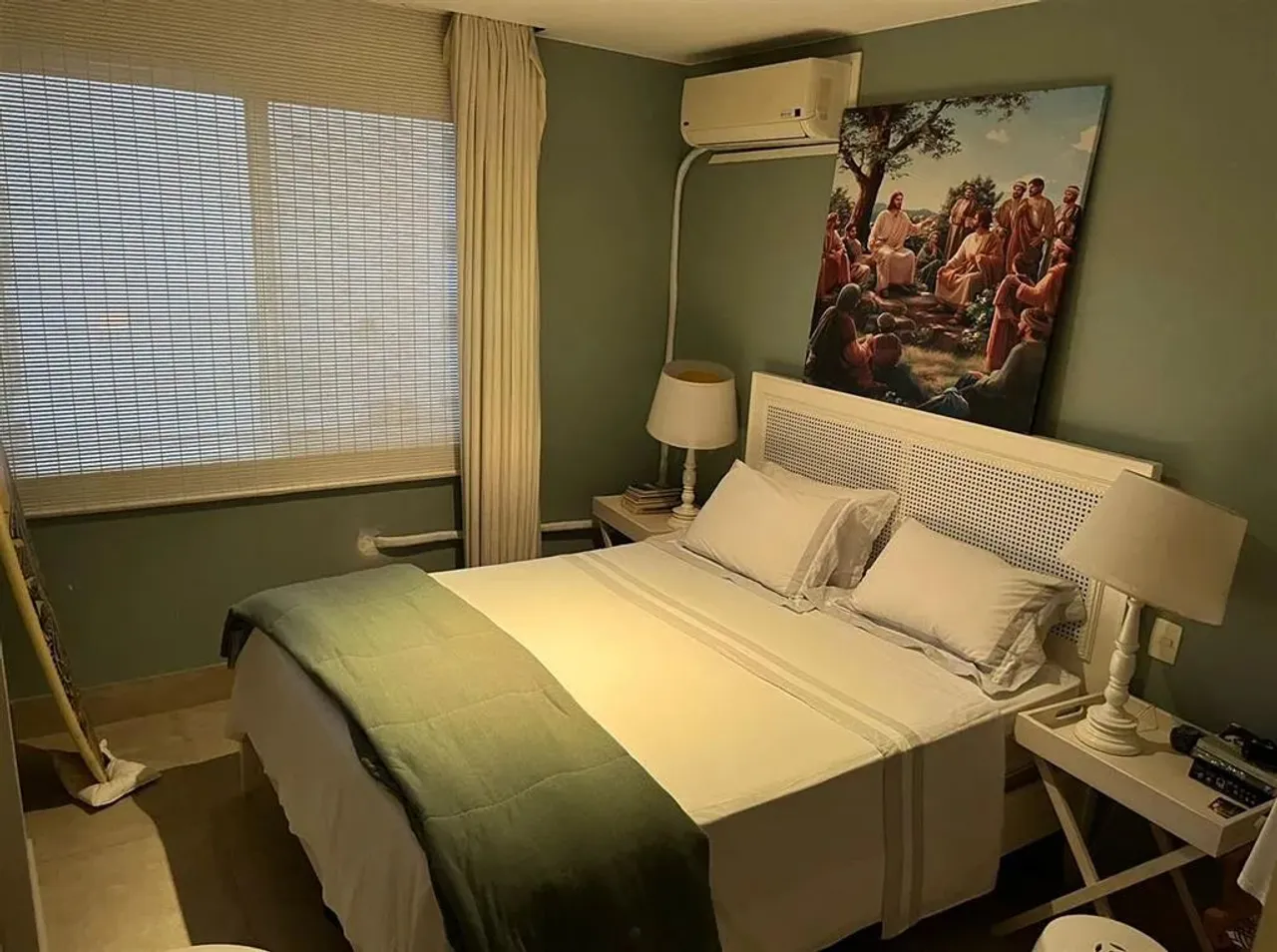 Leblon, com 2 quartos, sendo 1 suite