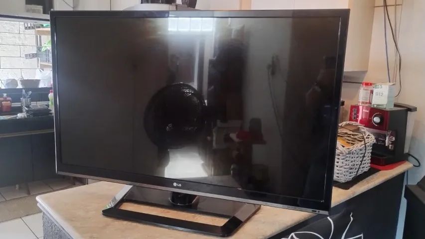 TV LG Led 42 Full HD Com 4 HDMi e 3 USB Televisão - Foto 2