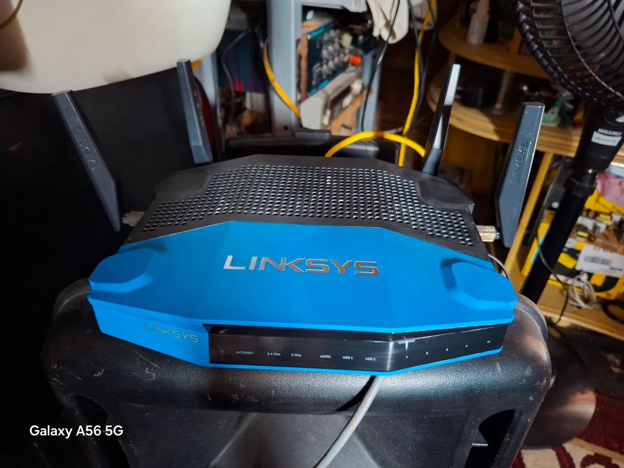 Roteador Linksys preto/Azul WRT3200ACM64330135501954120