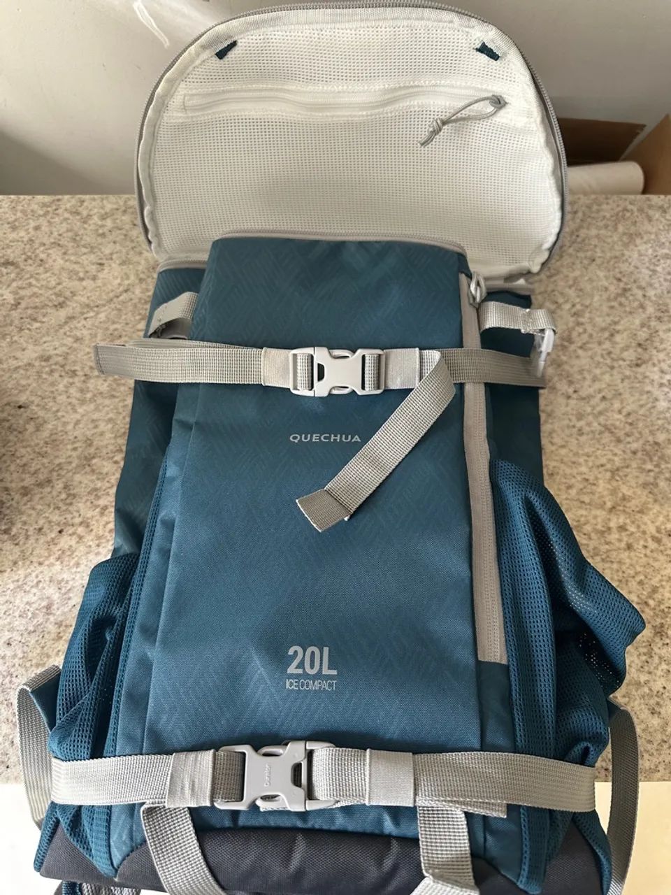 Mochila Térmica Compacta 20 Litros Azul Quechua - Foto 5