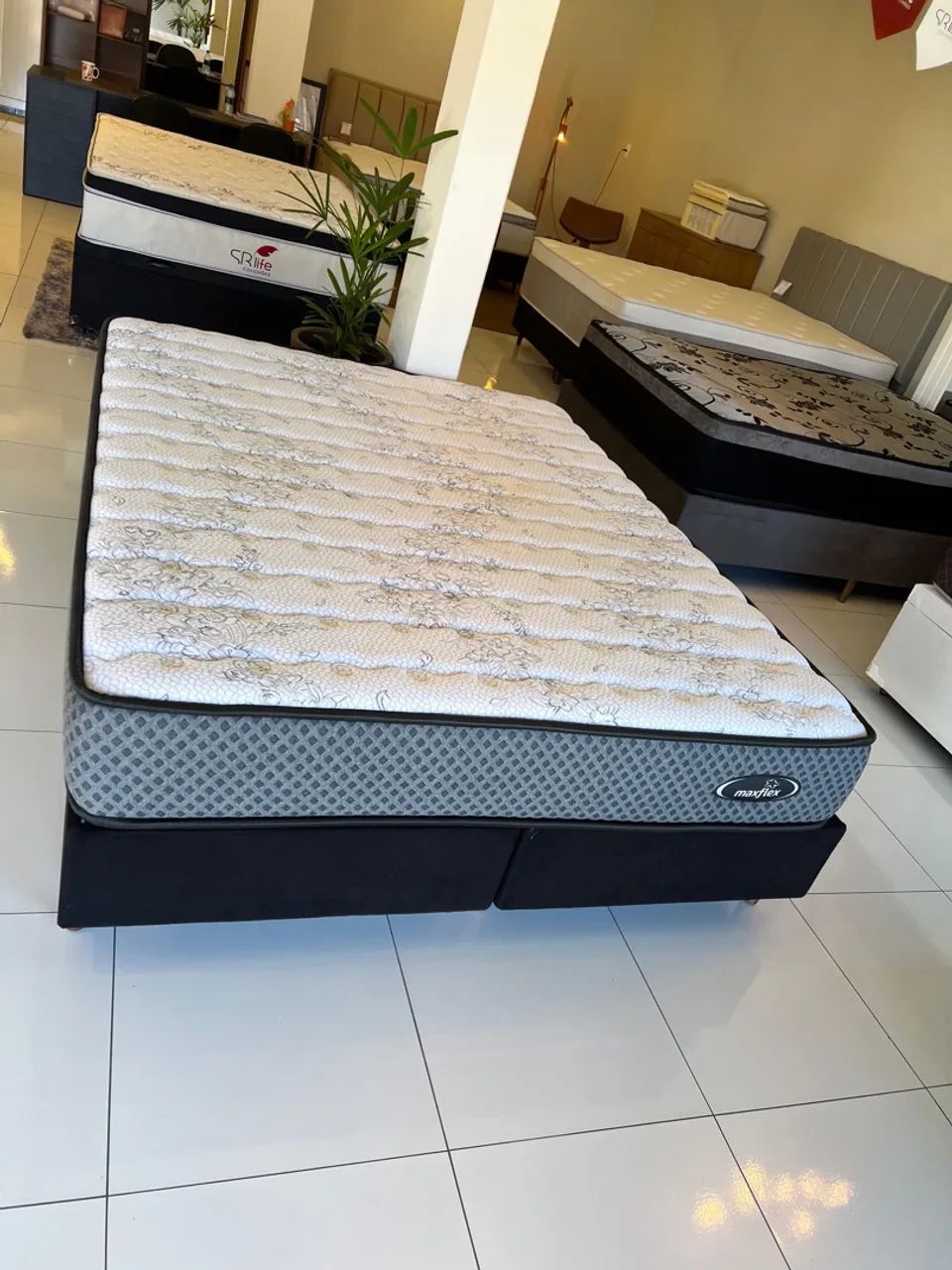 Cama Box de casal Queen Size Maxflex D33 Seminova