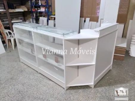 Balcão Caixa em L + 2 Balcões Vitrine com Tampo de Vidro 