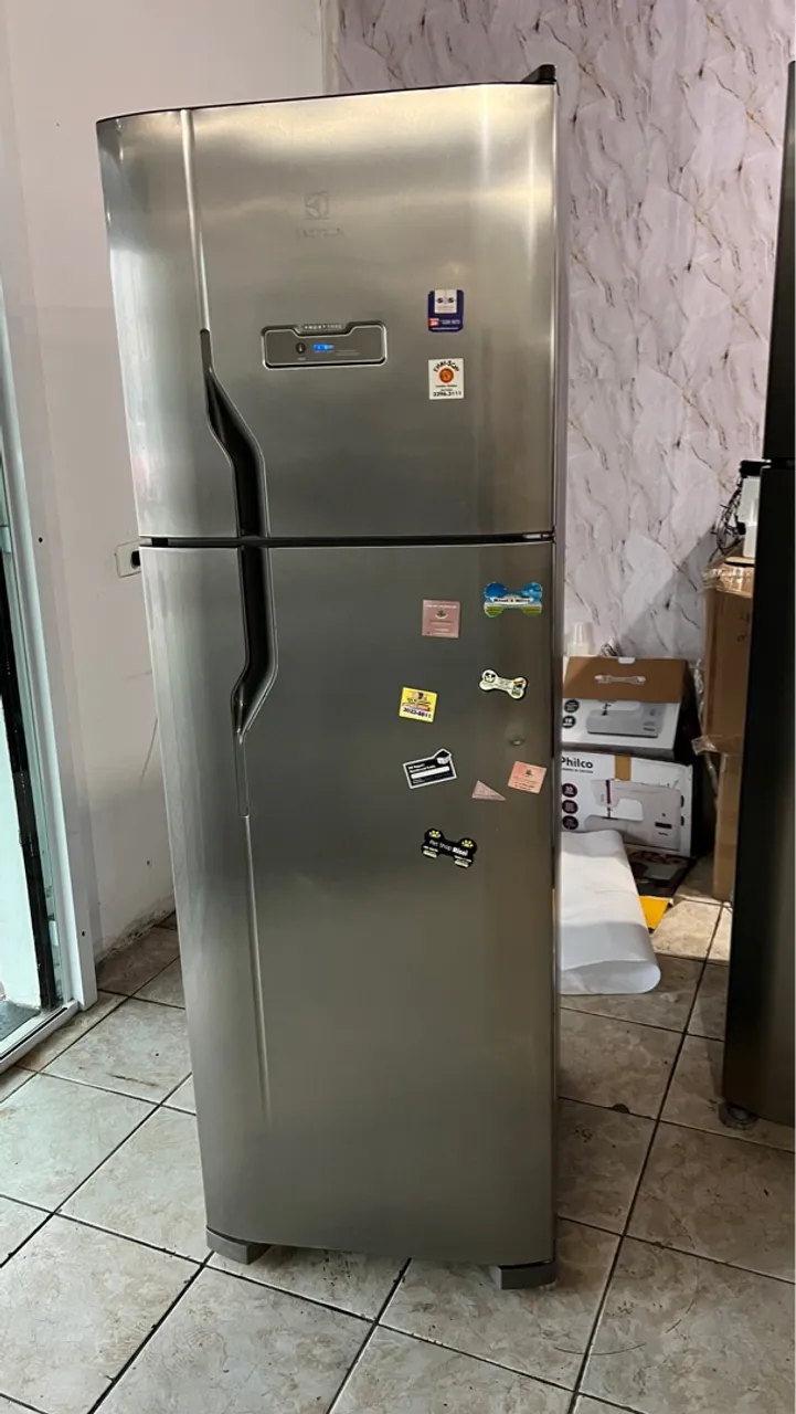 Geladeira Electrolux Frost Free semi nova 