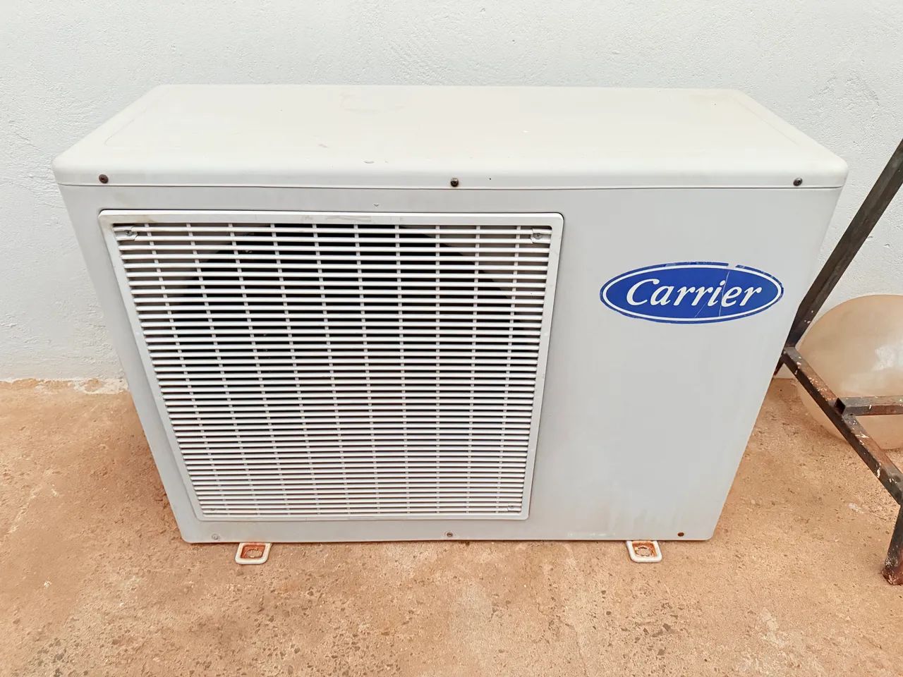 Condensadora 24.000 btus R22 .. Higienizada com gás completo. Funcionando perfeitamente.