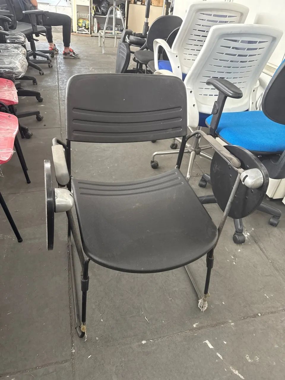 Cadeira manicure e universitária 