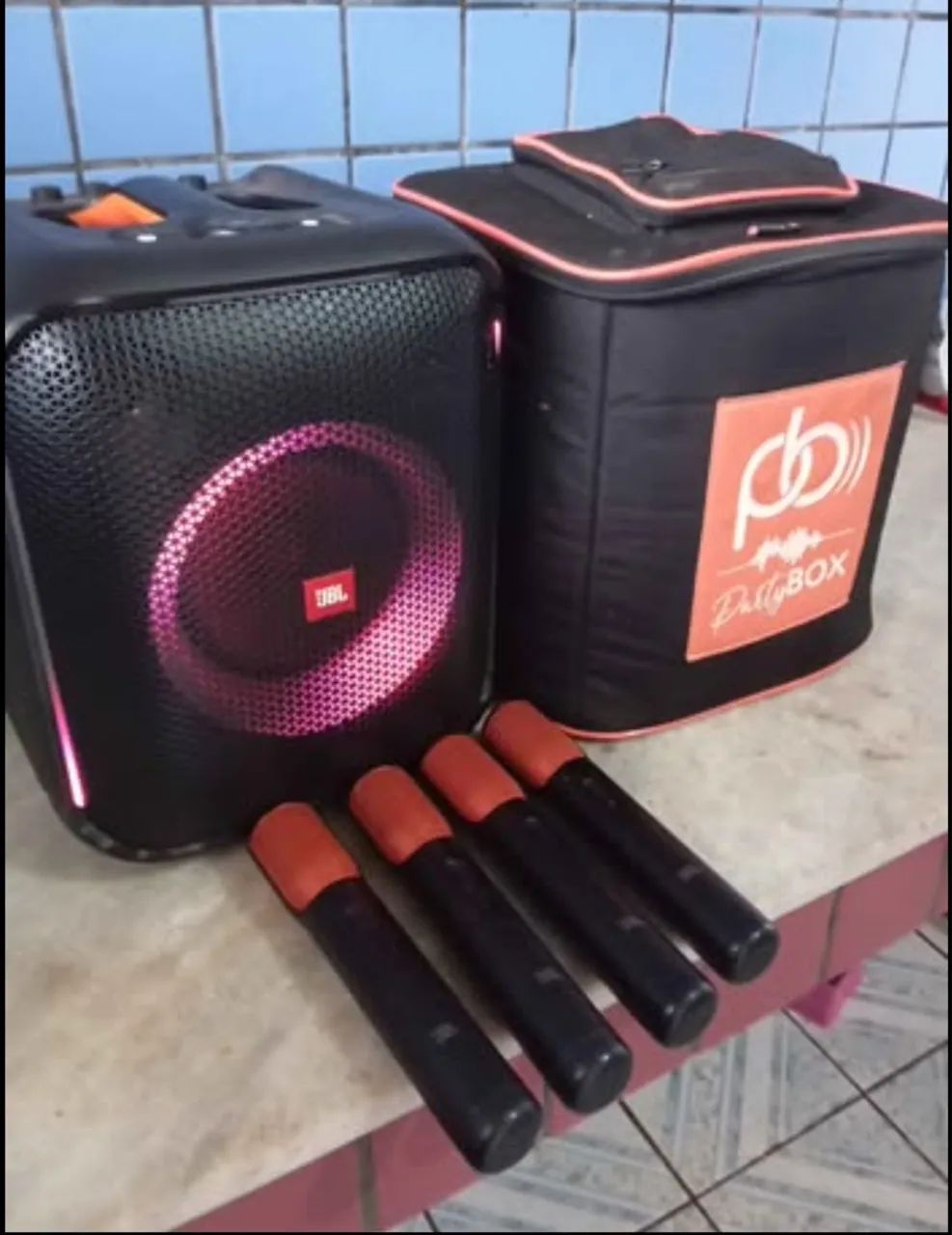 V/T Caixa JBL patybox encore karaokê c/4 microfones originais  - Foto 5