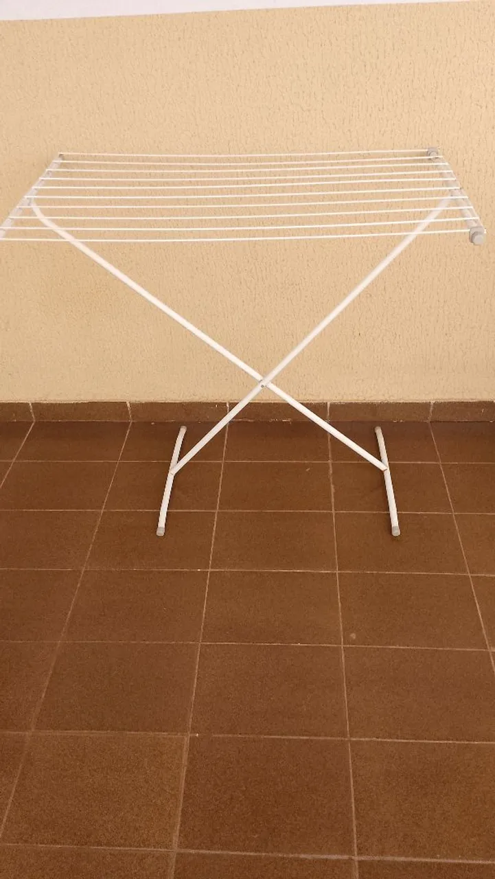 Varal de chão dobrável