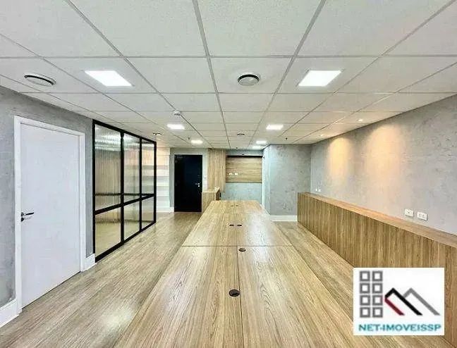 COMPRA COM RENDA IMEDIATA. CONJUNTO COMERCIAL (81,50m²), 2 BANHEIRO, MOBILIADO, 2 VAGAS. O