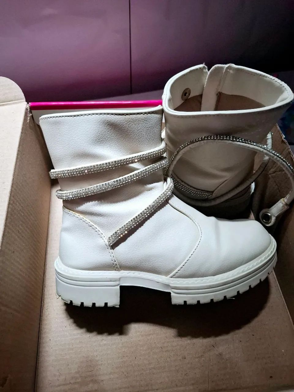 Botas infantis brancas com detalhes em strass - Foto 3