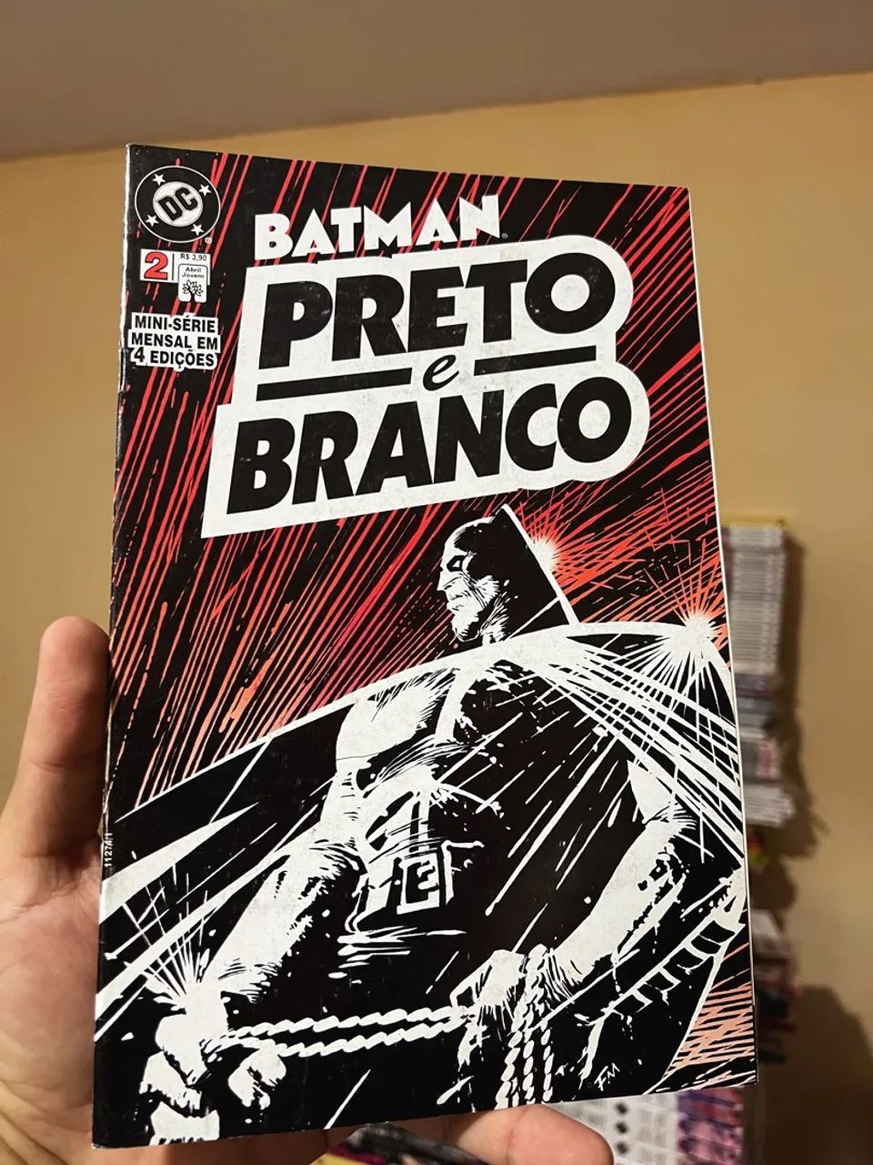 Batman Preto e Branco 4 edições completa editora abril ano 1998 - Foto 3
