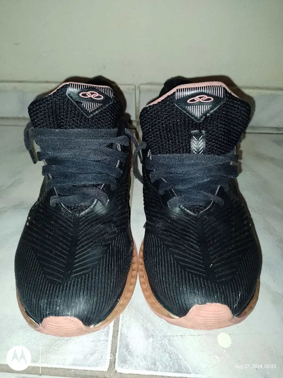 Tênis Olympikus Preto com Detalhes Rosa semi novo