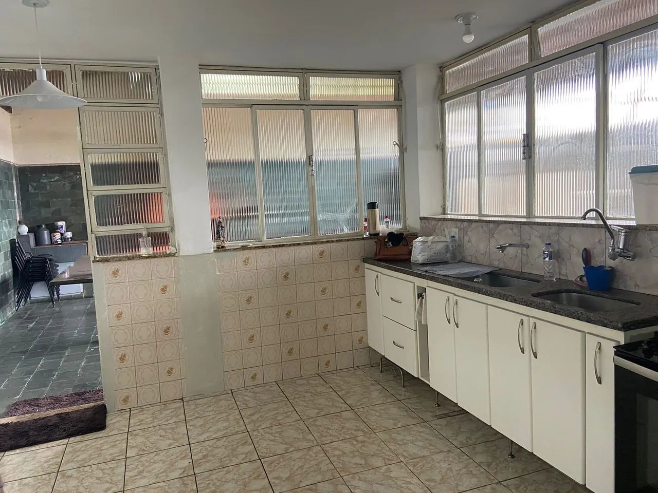 Casa para venda (aceita financiamento), possui 360m² com 4 quartos em bairro Lindeia - Con