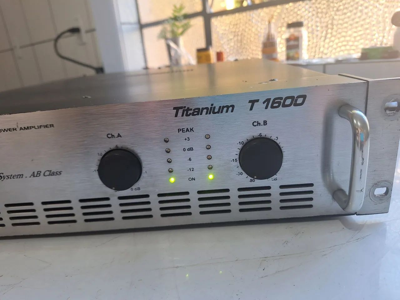 Amplifier cygnus titanium t1600 64352405073025120