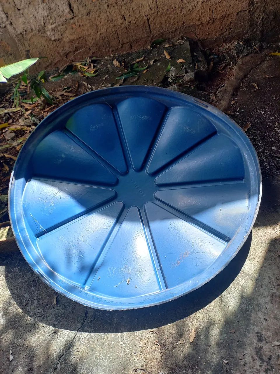 Tampa de Caixa d'água Azul usada