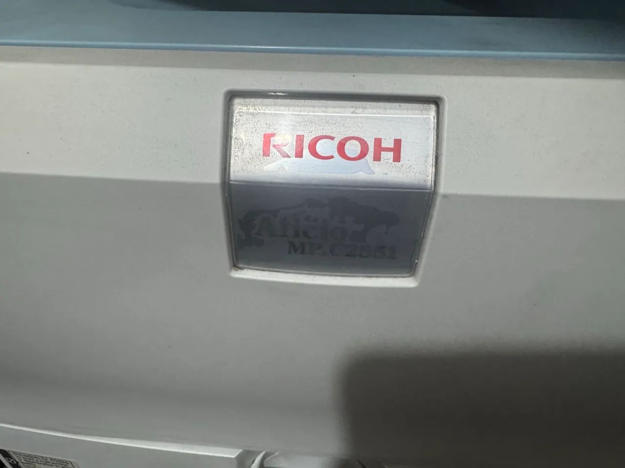 Multifuncional 2551 Ricoh A3 color Laser funcionando 