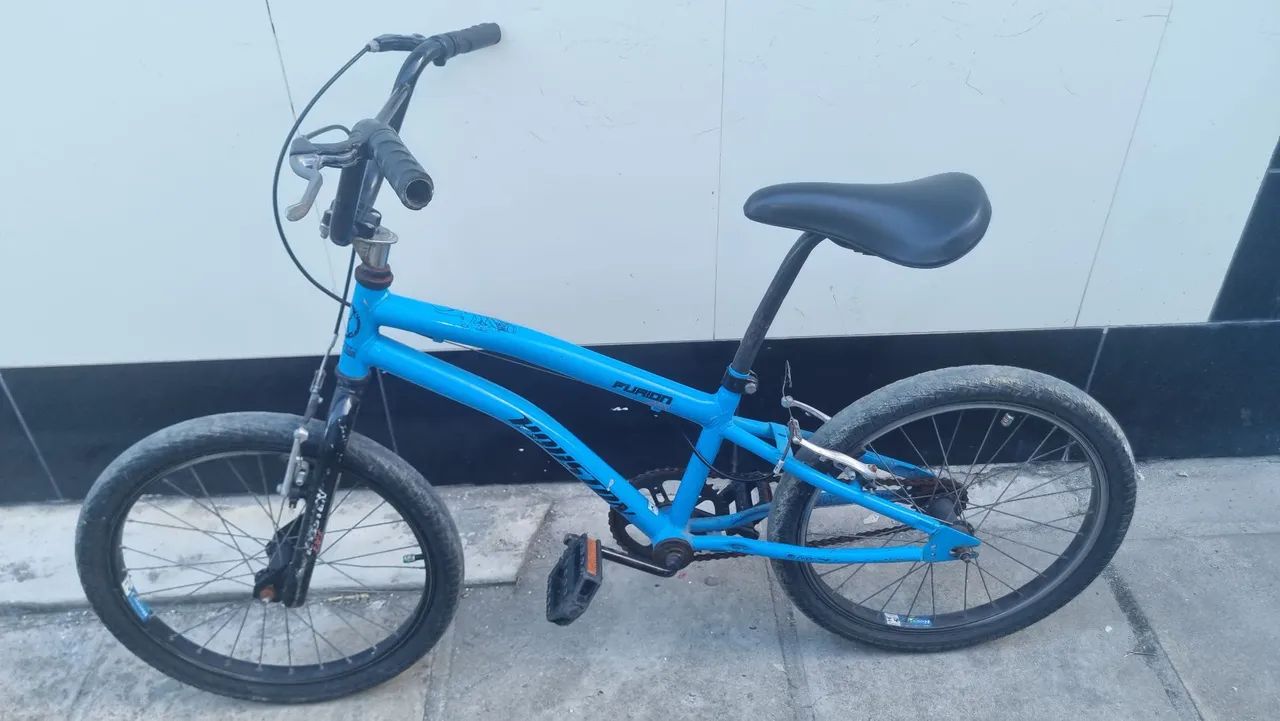 Bicicleta infantil aro 20 semi nova