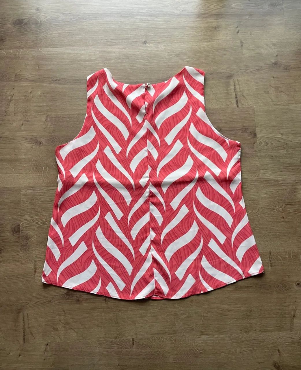 Blusa feminina tam P estampa branco e vermelho - Foto 3
