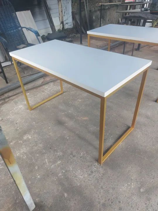 Mesa de Jantar em Metal Dourado com Tampo Branco - Foto 2