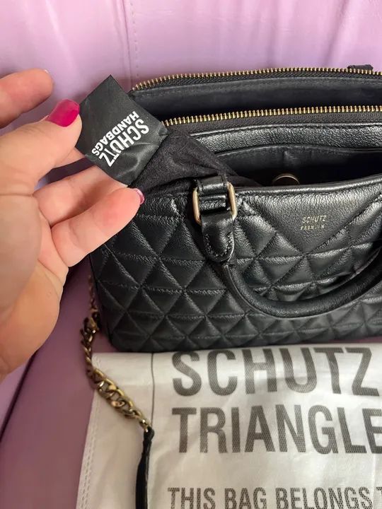 Bolsa Schutz Tote Matelassê Triangle Preta - Foto 4