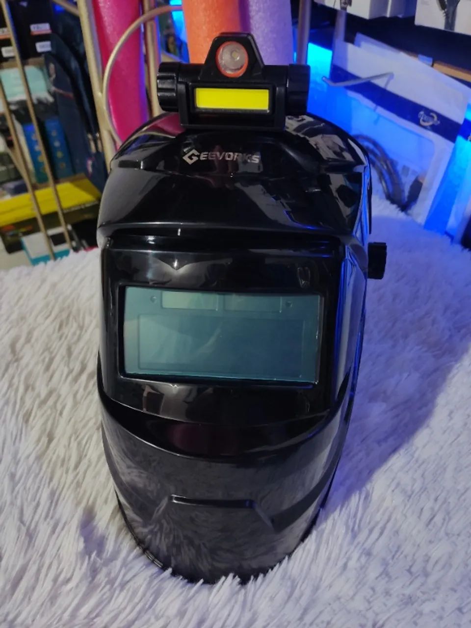 Capacete de Solda com Lanterna Branca e Ultra Violeta Lente Automática - Foto 4