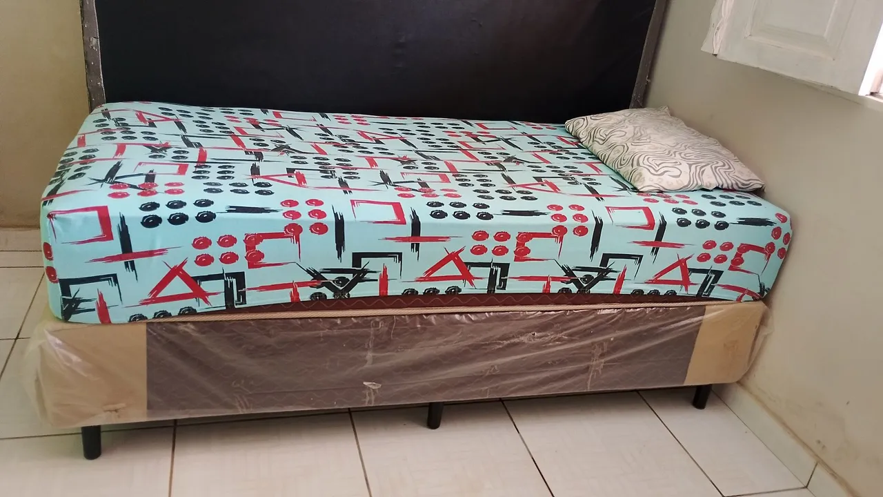 Cama de solteiro com Colchão
