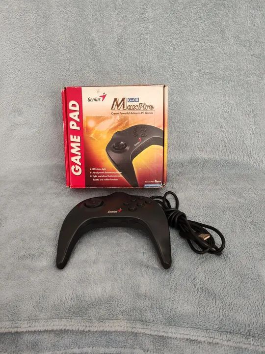 Controle Genius MaxFire G-08 PC - Usado