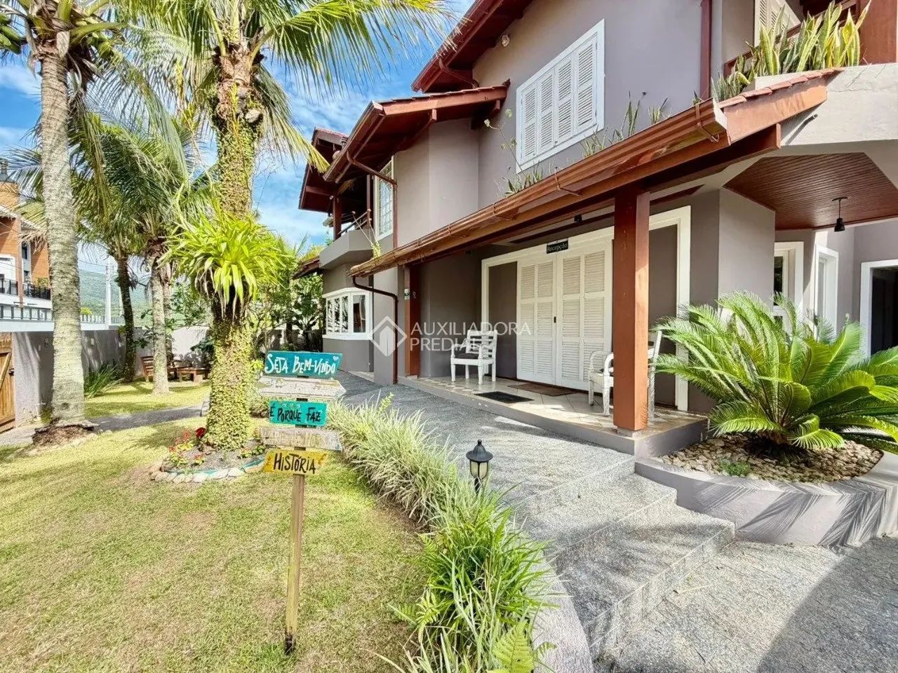 Casa em localização privilegiada na Lagoa da Conceição, Florianópolis.