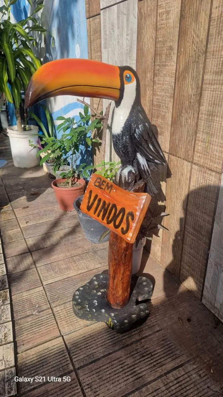 Tucano decorativo para jardim