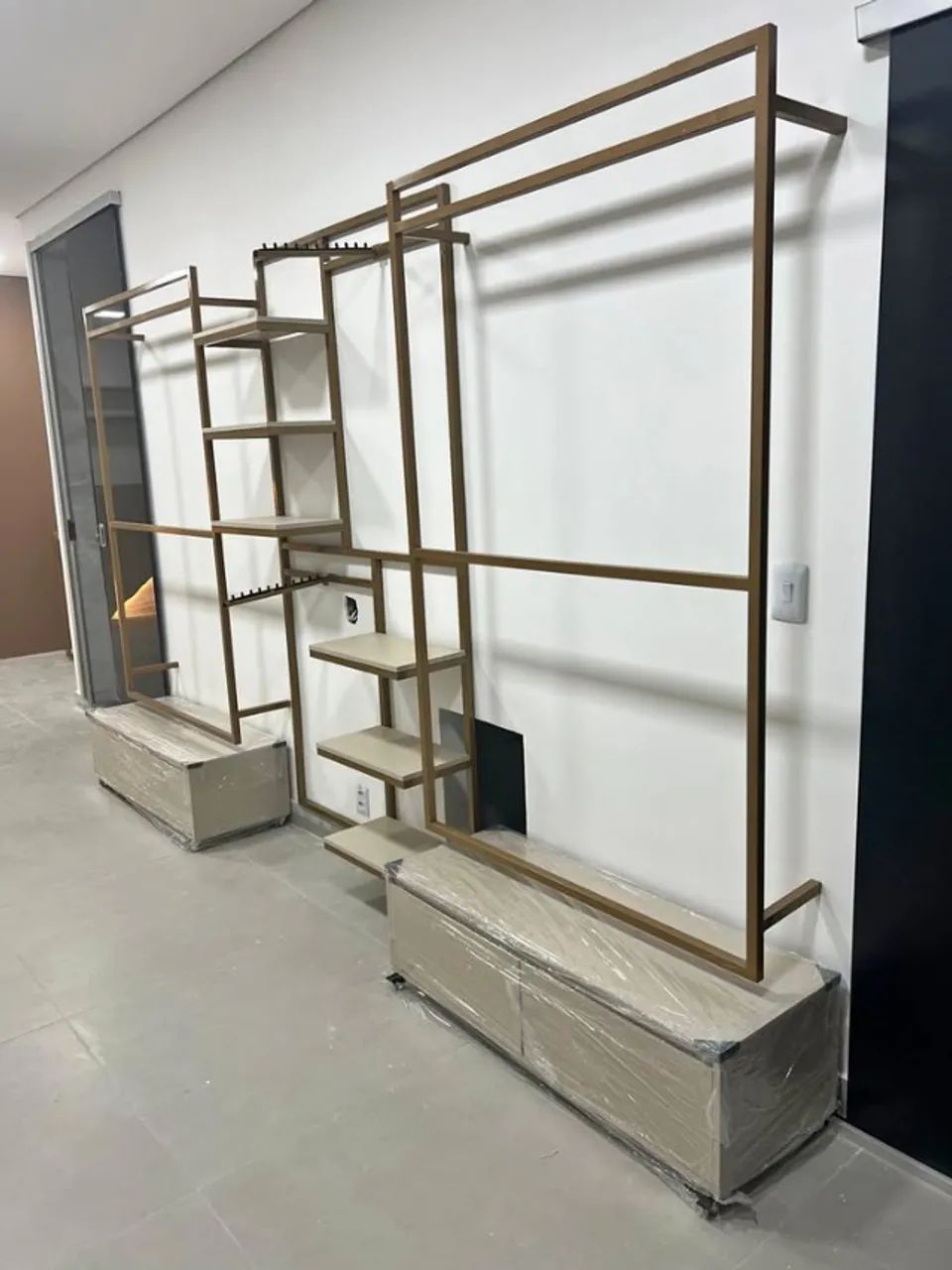 Loja completa sob mediads Industrial com MDF 