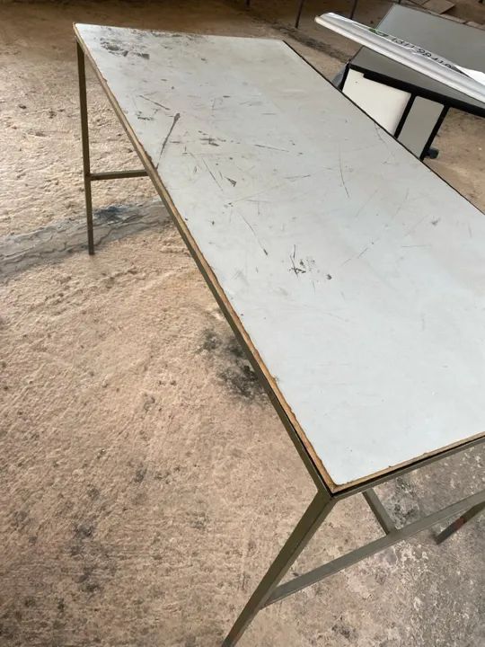 Mesa de metal com tampo branco - Foto 3