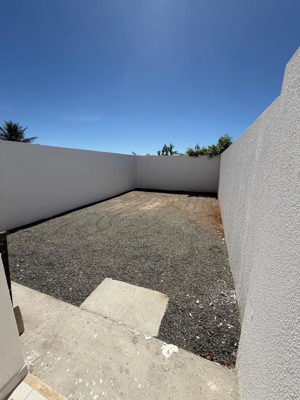 Casa 2/4, sendo uma supra, pe direito alto, toda no porcelanato - Foto 5