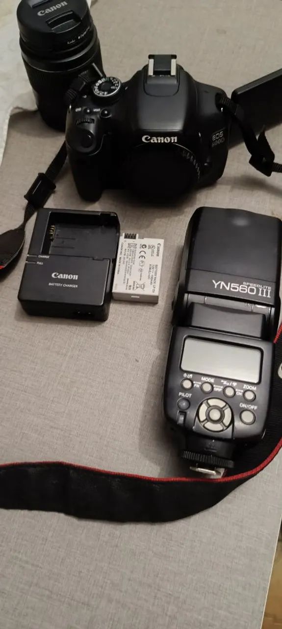 Câmera Canon EOS 6000D com Flash Speedlite YN560 III