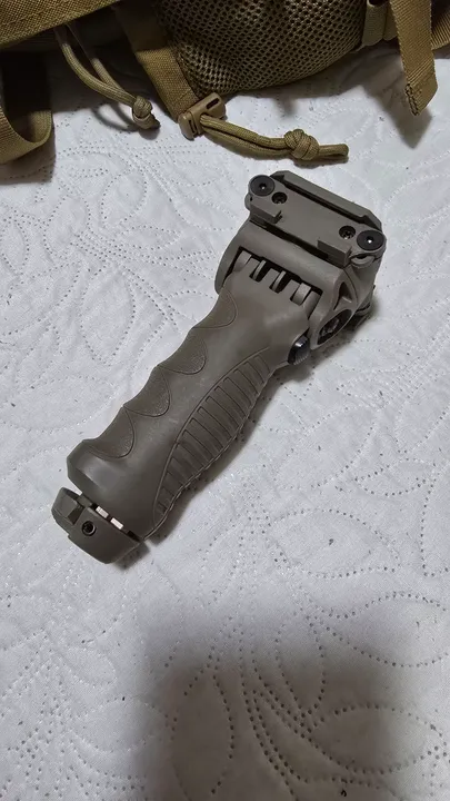 FOREGRIP + BIPÉ (Empunhadura para airsoft)