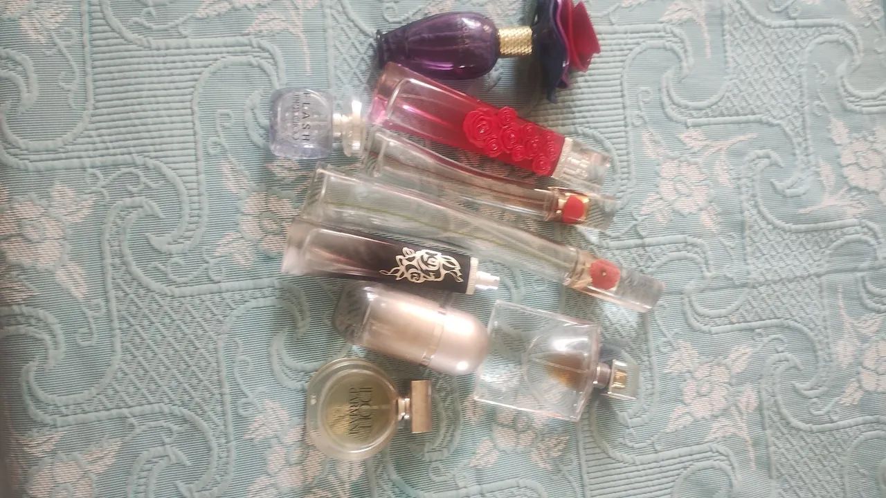 Frascos vazios de perfumes raros - Foto 4