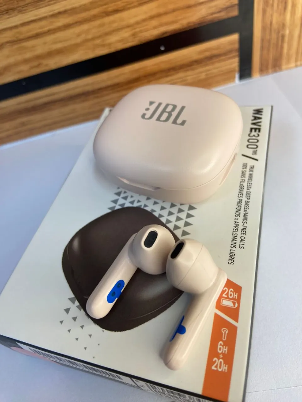 Fone JBL Rosa Wave 300 TWS True Wireless Headphones 02