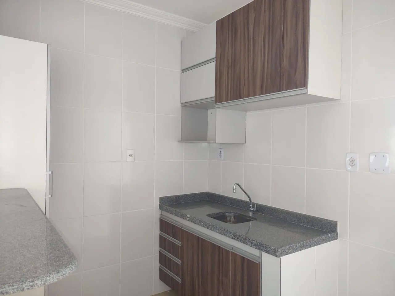 Alugo apartamento no Parque Shalon