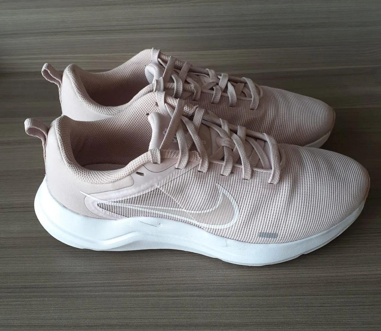 Tênis de corrida Nike Downshifter 12 - Rosa e branco