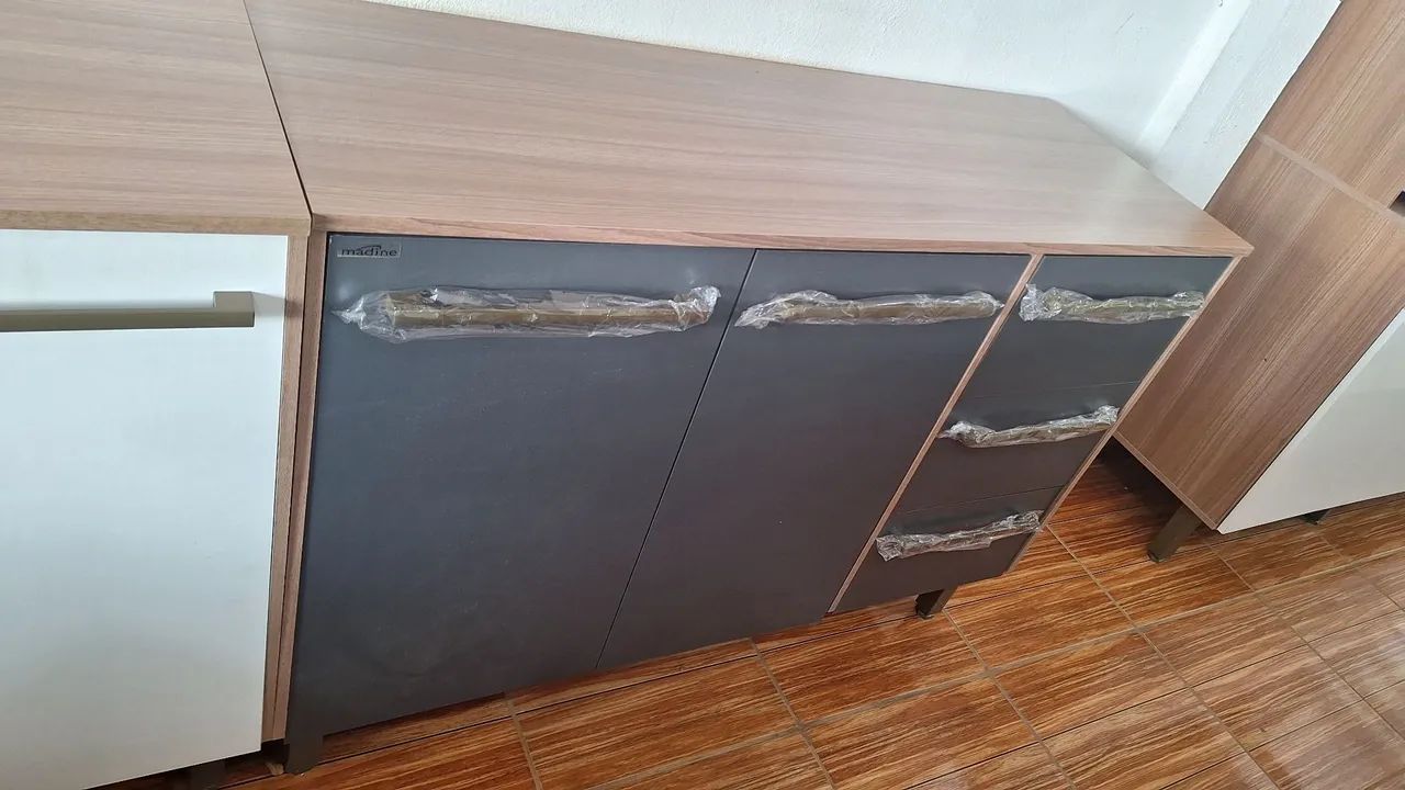 Balcão de cozinha 2 portas 3 gavetas 