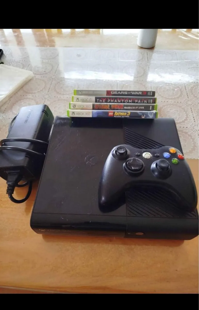 Xbox 360 com jogos e controle