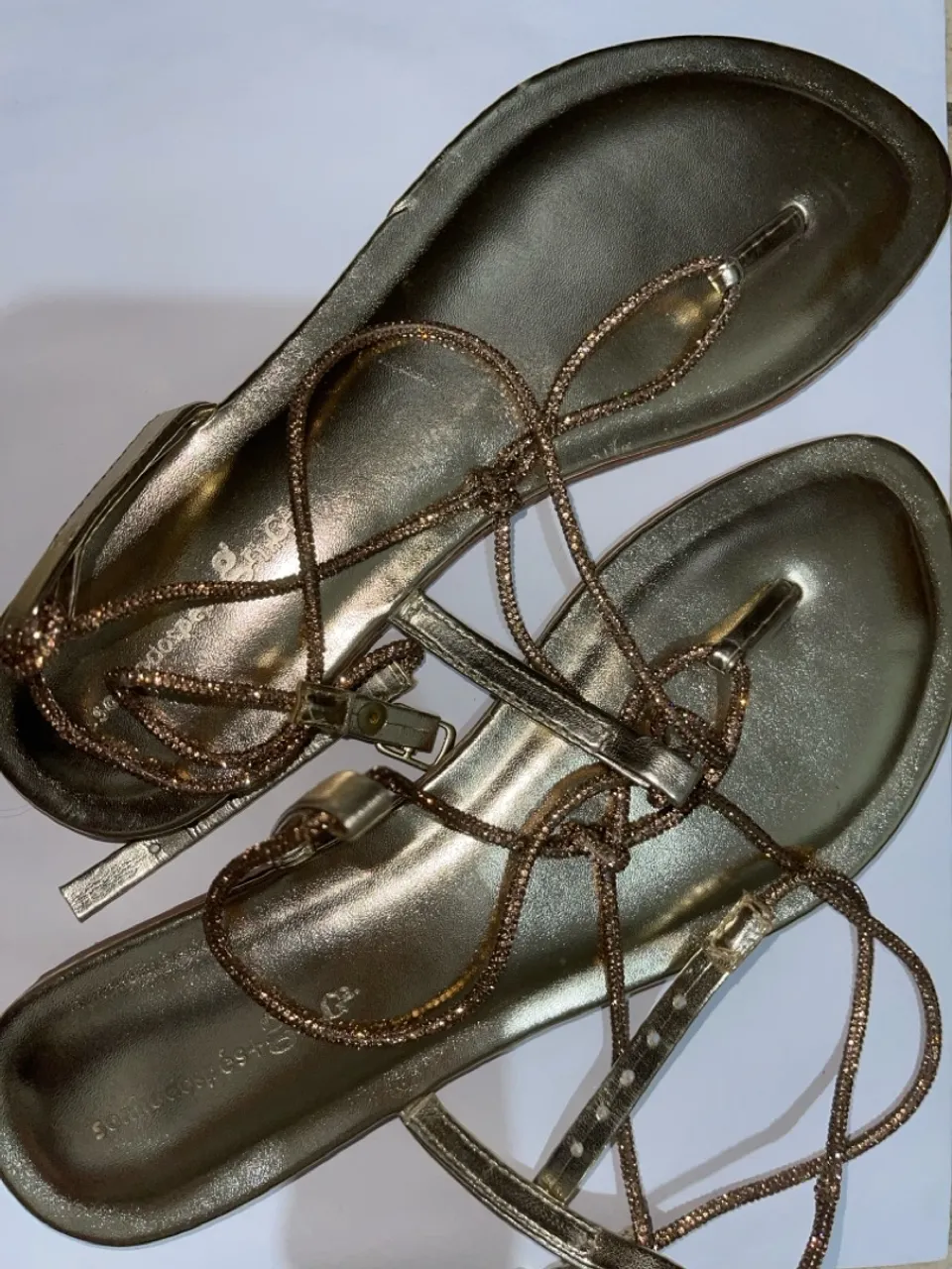 Sandálias Douradas com Strass