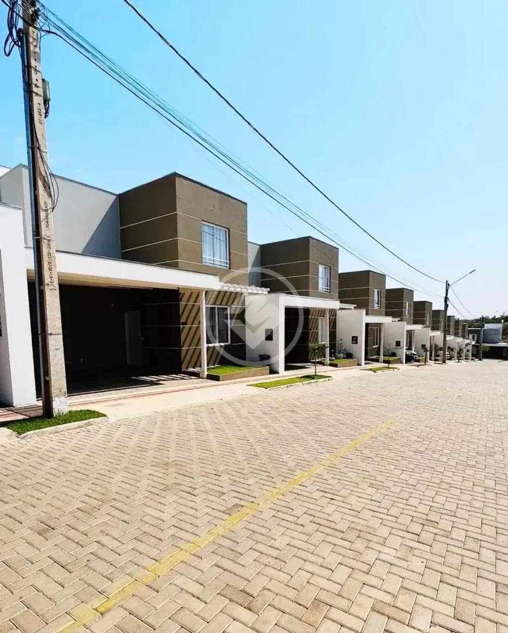 SOBRADO NO CONDOMÍNIO SOLAR DAS TORRES - 3 QUARTOS SENDO 1 SUÍTE - VALOR DE VENDA R$ 890.0