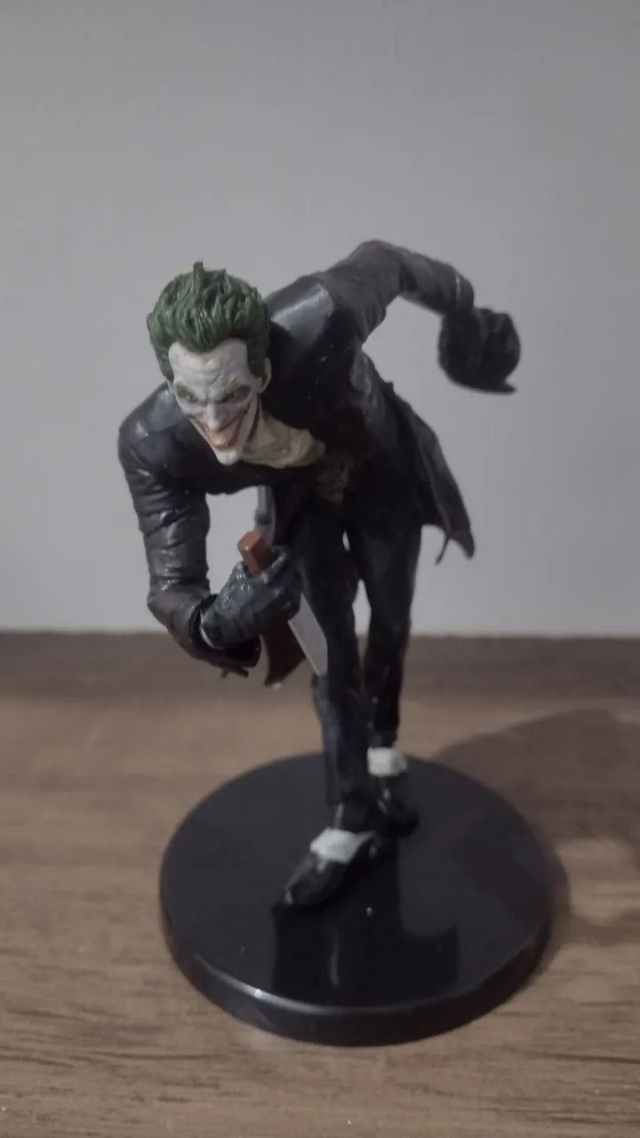 The Joker (Coringa) Figure - Batman Arkham Origins + Brinde